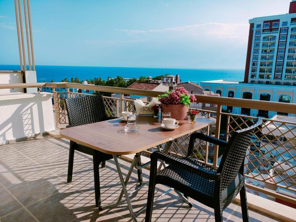 Lara Park Suites Antalya Bagian luar foto